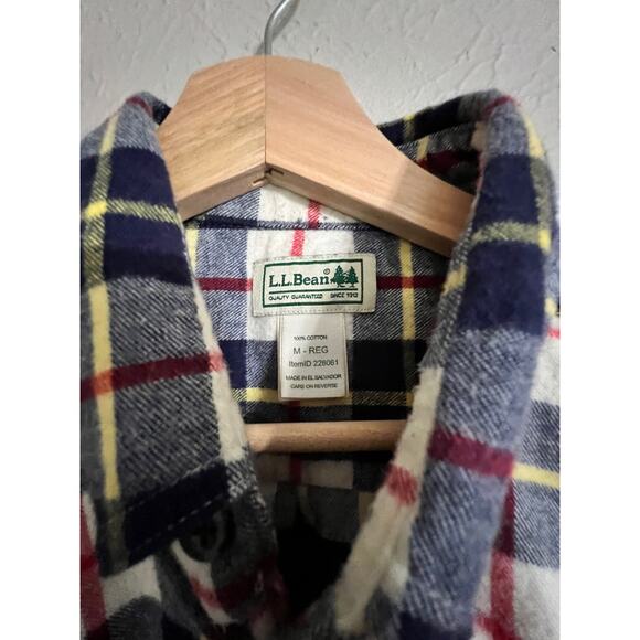L.L. Bean Plaid Flannel Button Down Medium - Picture 4 of 4